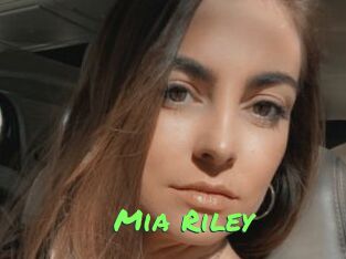 Mia_Riley