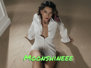 Moonshineee